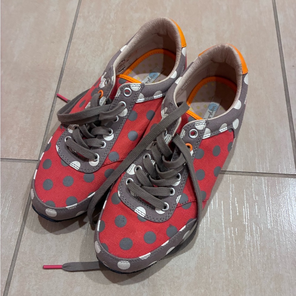 Bowden low top women’s sneaker. Polkadot. Size 37, US Size 6.5